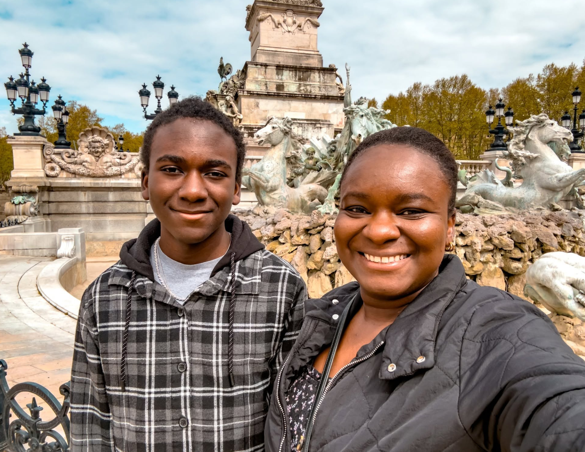 Bordeaux Travel Guide (6).png